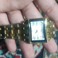 ساعت مچی خوشکل طلایی برام کادو آوردن اکبند