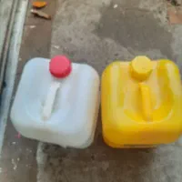 تعدادی گالن ۲۰ لیتری وسطل خالی۱۲ کیلویی و۶ کیلویی|ظروف نگهدارنده، پلاستیکی، یکبارمصرف|بیرجند, |دیوار