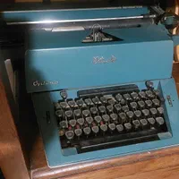 ماشین تایپ اوپتیما بالای صد سال کلکسیونی