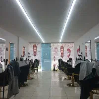 آرایشگر کار بلد