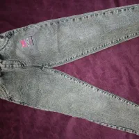 شلوارلی بچگانه