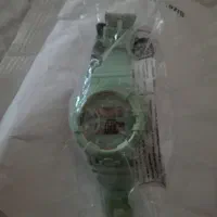 فروش یکعددساعت مچی سبز رنگبسته ای نو