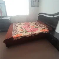 تخت به همراه تشک پاتختی ومیز وآینه.|تخت و سرویس خواب|لنگرود, |دیوار