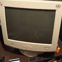 یک عدد مانیتور قدیمی