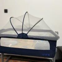 تخت کنار مادر