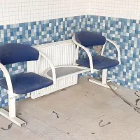 صندلی وسط میز دار یا طرح انتظار