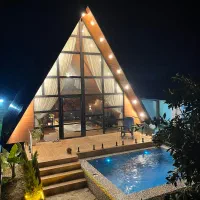 اجاره-کلبه-سویسی-با-استخر-اب-گرم