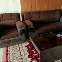 مبل راحتی ۷ نفره تمیز با میز و عسلی