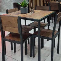 میز و صندلی ۴ نفره در حد نو