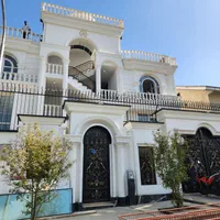 فروش ویلایی یک از دو۳۰۰متری۵خوابه درشهرک غرب