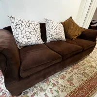 دو عدد کاناپه ۳نفره  و یک تخت دو نفره تمیز و سالم
