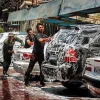 نیروی کار ماهر یا نیمه ماهر کارواش
