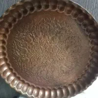 مجموعه ای از ۸تا سینی مسی و ساعت و مجسمه برنزی