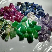 الماس یاقوت زمرد|جواهرات|مشهد, هفت تیر (حافظ)|دیوار