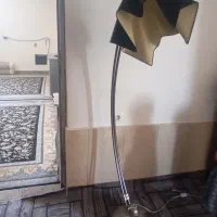 آباژور ایستاده