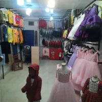 همکار مغازه پوشاک