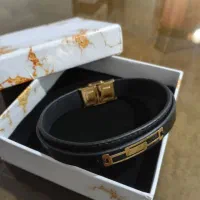 دستبند چرم طلادار