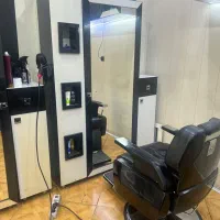 صندلی اصلاح و دکور آرایشگاه مردانه