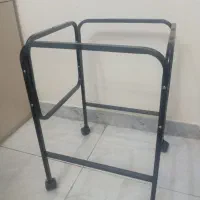 پایه فلزی چرخ‌دار قفس پرنده