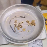 طلا شکسته 23گرم 30هزار زیر پایه