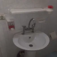 سرویس روشویی به همراه آینه وشیر آب
