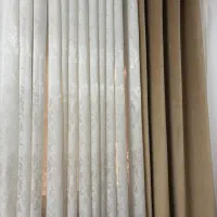 کنار پرده ای مخمل در حد نو نو