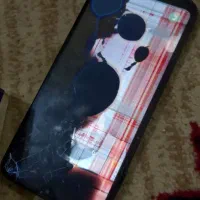 گوشی فقط ال‌سی‌دی شکسته
