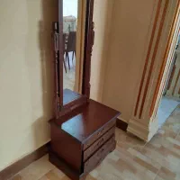 آینه و کشو چوبی