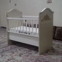 تخت خواب نوزاد یکساله تا ۳ ساله در حد نو