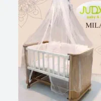 تخت کنار مادر