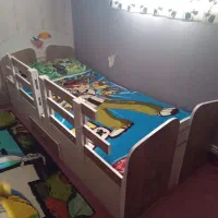 میز تحریر، تخت و کمد و فرش اتاق بچه|اسباب و اثاث بچه|تویسرکان, |دیوار