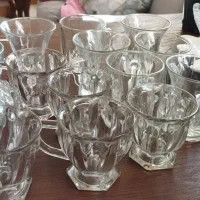 استکان چای و ظروف آشپزخانه