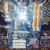 برد کامپیوتر و دو عدد پاور و مانیتور crt صفحه تخت
