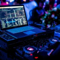 دیجی DJ مراسمات رسمی و غیررسمی از ۲م به بالا