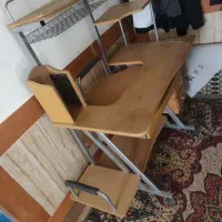 میز کامپیوتر در حد نو