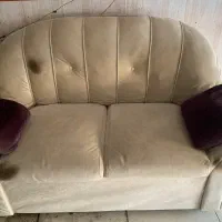 مبل ۸نفره اسکلت سالم فقط نیاز ب تعویض پارچه دارد