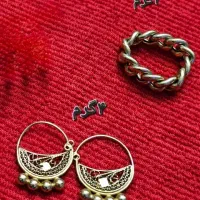 انگشتر و گوشواره طلا ۱۸عیار