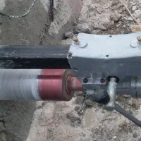 سوراخ کاری با دستگاه کرگیری سقف بتن دیوار برشی