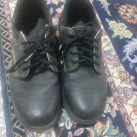 کفش نونو شماره ۴۴کفش کار خیلی سبک.سنندج هستیم