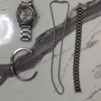 ساعت اتوماتیک و دو دستبند و گردنبند نو ست همه باهم