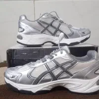 کفش|کیف، کفش، کمربند|بندر گناوه, |دیوار