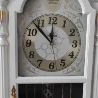 ساعت ایستاده سفید رنگ