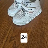 کفش و کاپشن و پیراهن بچگانه