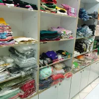 قفسه کتاب و میز