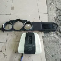 مانیتور‌ بنز و چراغ داخلی سقف