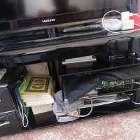 میز تلویزیون شیشه ای