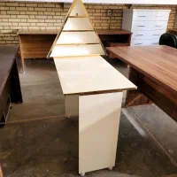 میز ناخن کار|آرایشگاه و سالن‌های زیبایی|اردبیل, |دیوار