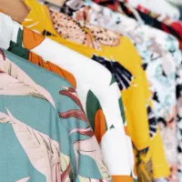 استخدام فروشنده خانم