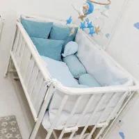 تخت کنار مادر