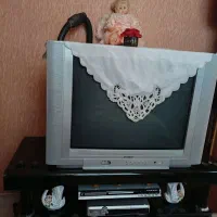 تلویزیون همراه با میز